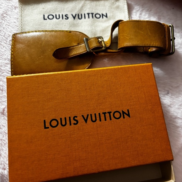 Louis Vuitton, Poignet and Luggage Tag - Picture 2 of 6